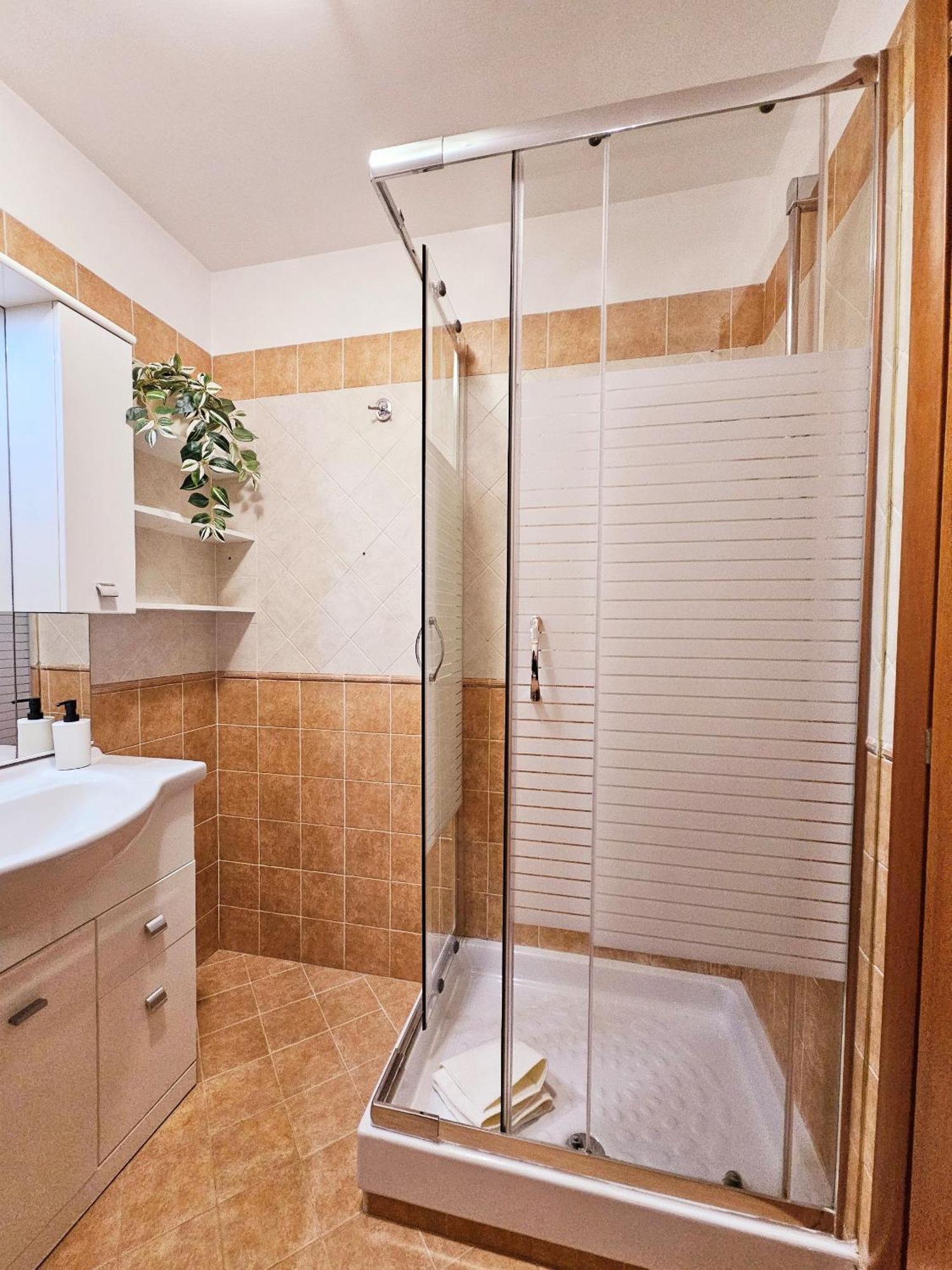 Fly Stop Retreat Apartment *